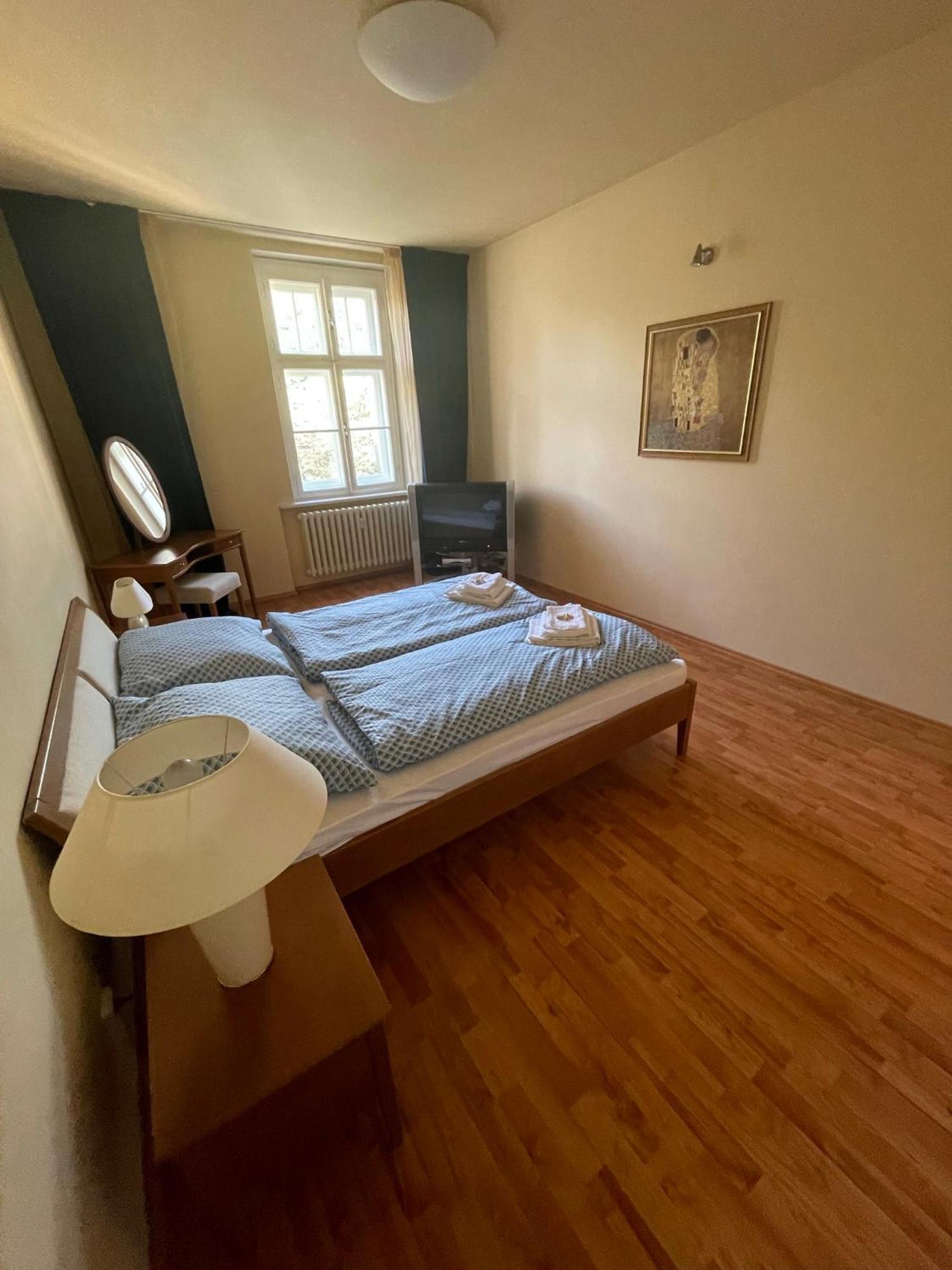 Huge Two Floor Apartment On The Park Colonnade With Free Parking For One Car, 160 Sqm Karlsbad Exterior foto