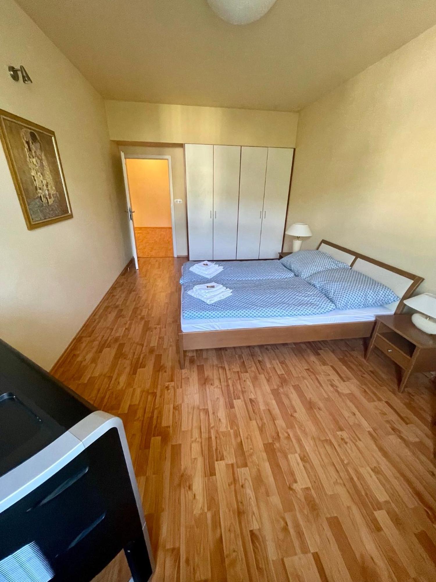 Huge Two Floor Apartment On The Park Colonnade With Free Parking For One Car, 160 Sqm Karlsbad Exterior foto