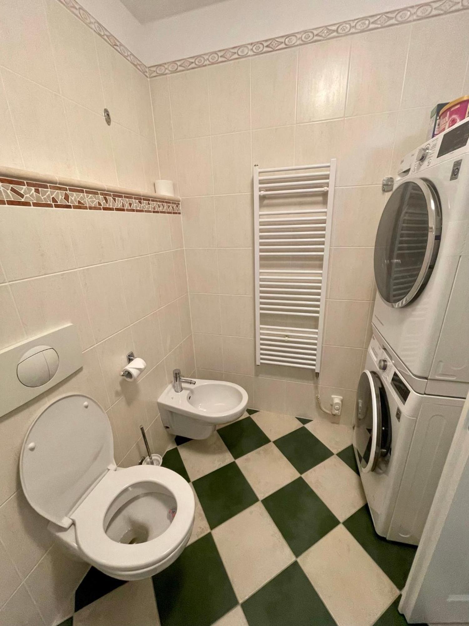 Huge Two Floor Apartment On The Park Colonnade With Free Parking For One Car, 160 Sqm Karlsbad Exterior foto