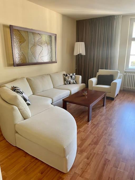 Huge Two Floor Apartment On The Park Colonnade With Free Parking For One Car, 160 Sqm Karlsbad Exterior foto