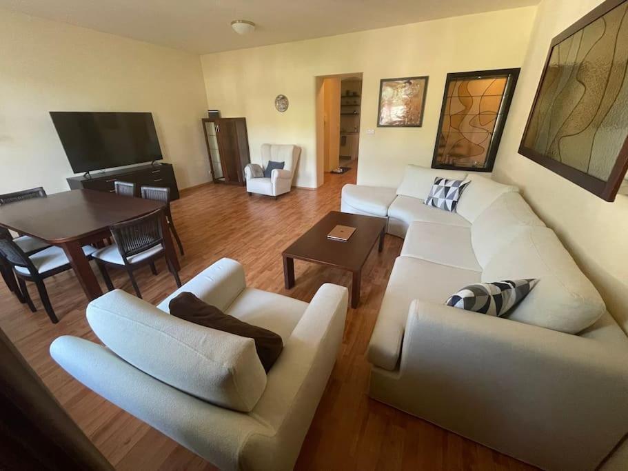 Huge Two Floor Apartment On The Park Colonnade With Free Parking For One Car, 160 Sqm Karlsbad Exterior foto