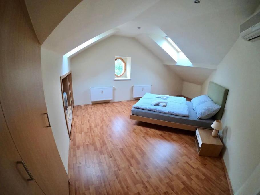 Huge Two Floor Apartment On The Park Colonnade With Free Parking For One Car, 160 Sqm Karlsbad Exterior foto